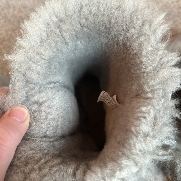 Grey Ugg boots with bows on side - Picture 4 of 7